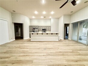 101 Emerald Dunes Cir in Henderson, NV - Building Photo - Building Photo