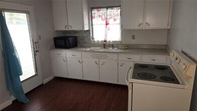 315 Shore Rd in Nokomis, FL - Building Photo - Building Photo