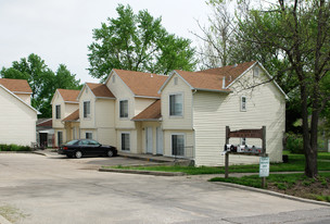 1700 W 5th St Apartments