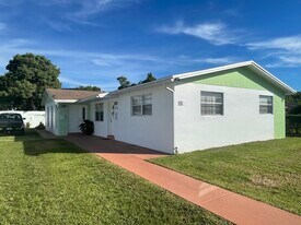 20285 SW 110th Ct in Cutler Bay, FL - Building Photo