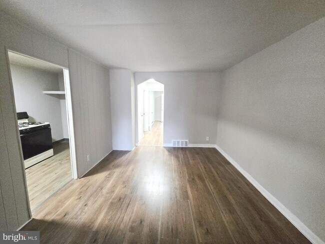 2120 E Cheltenham Ave in Philadelphia, PA - Building Photo - Building Photo