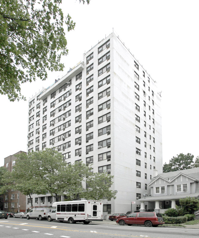 Kinsor Tower in Brooklyn, NY - Foto de edificio - Building Photo