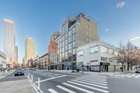 11-12 44th Dr in Long Island City, NY - Foto de edificio - Building Photo