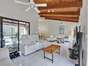 2667 Parkview Dr S in Hallandale Beach, FL - Building Photo - Building Photo