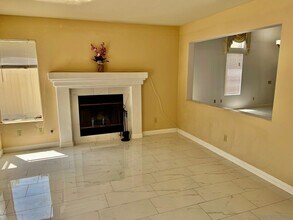 1370 Montego Ct in Vista, CA - Foto de edificio - Building Photo