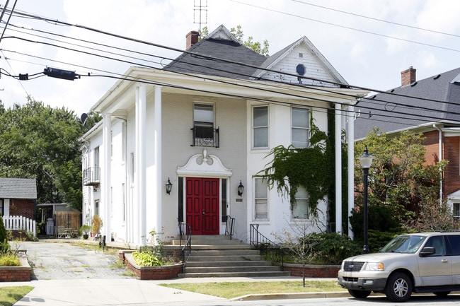 1005-1007 Washington St