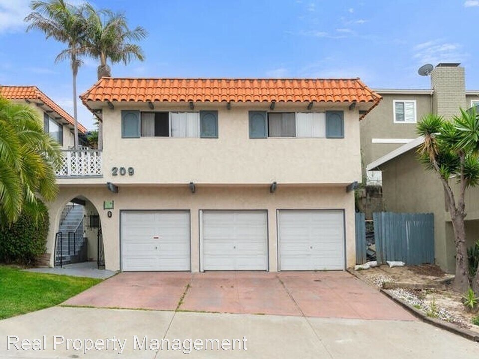 209 W Escalones in San Clemente, CA - Building Photo