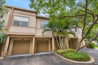 821 Normandy Trace Rd in Tampa, FL - Building Photo - Building Photo