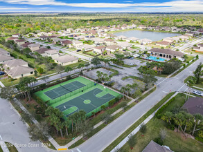 9858 E Villa Cir in Vero Beach, FL - Foto de edificio - Building Photo