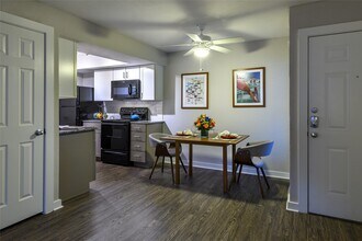 8787 Hammerly Blvd in Houston, TX - Building Photo - Building Photo