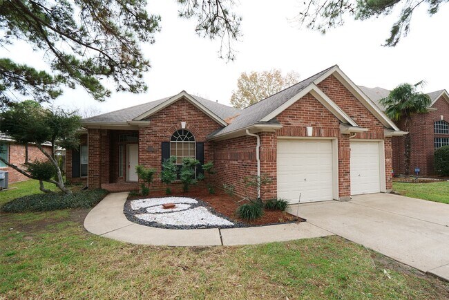 15503 Clear Valley Dr in Houston, TX - Building Photo - Building Photo