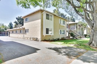 1136 Ayala Dr in Sunnyvale, CA - Building Photo - Building Photo