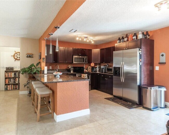 5881 SW 15th St in Plantation, FL - Building Photo - Building Photo