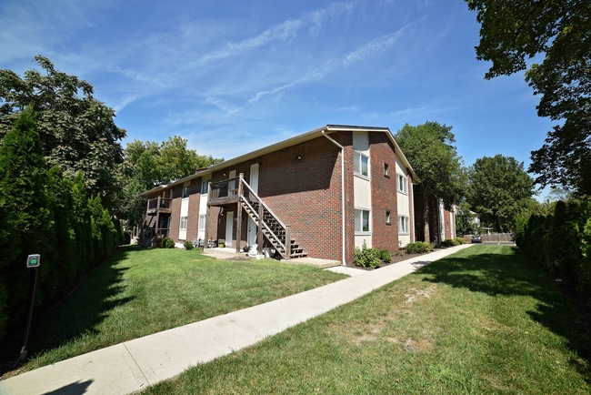 Charlotte Square | Courtyard & Open Breezeways