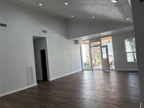 1012 Fleetwood Pl Dr in Houston, TX - Building Photo - Building Photo