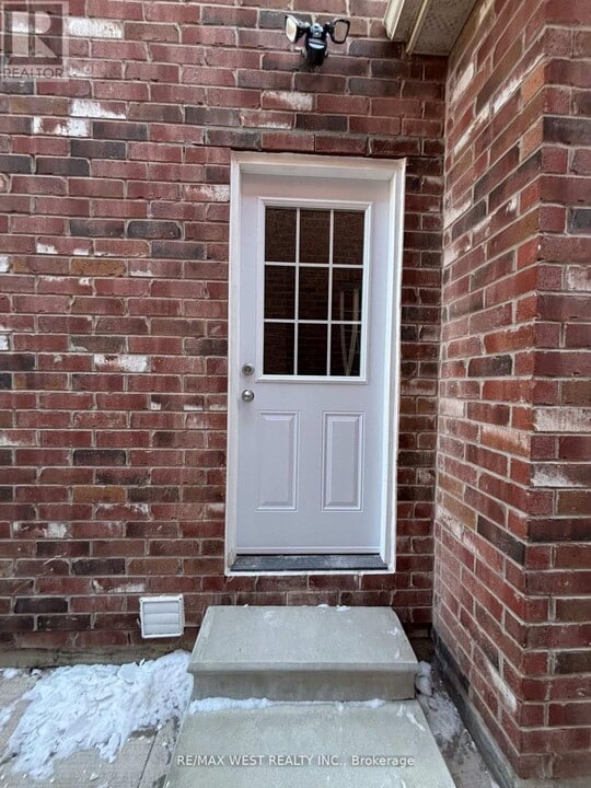 7 Locomotive Cres in Brampton, ON - Building Photo