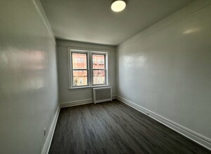 872 Broadway, Unit APT1 in Bayonne, NJ - Building Photo - Building Photo