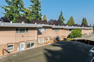 12200 SE 60Th ST in Bellevue, WA - Building Photo - Building Photo
