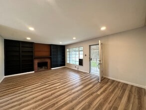 2455 Sandringham Rd in Sacramento, CA - Building Photo - Building Photo