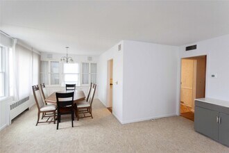 340 W Fulton St in Long Beach, NY - Foto de edificio - Building Photo