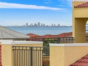 6418 Margarita Shores Ln in Apollo Beach, FL - Building Photo - Building Photo