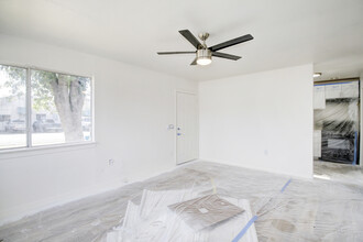 2372 Albatross Way in Sacramento, CA - Building Photo - Building Photo