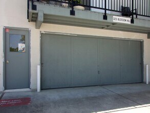 323 Blossom Hill Rd in San Jose, CA - Building Photo - Building Photo