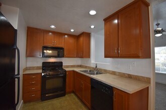 96 Weldwood Dr in Lebanon, OR - Building Photo - Building Photo