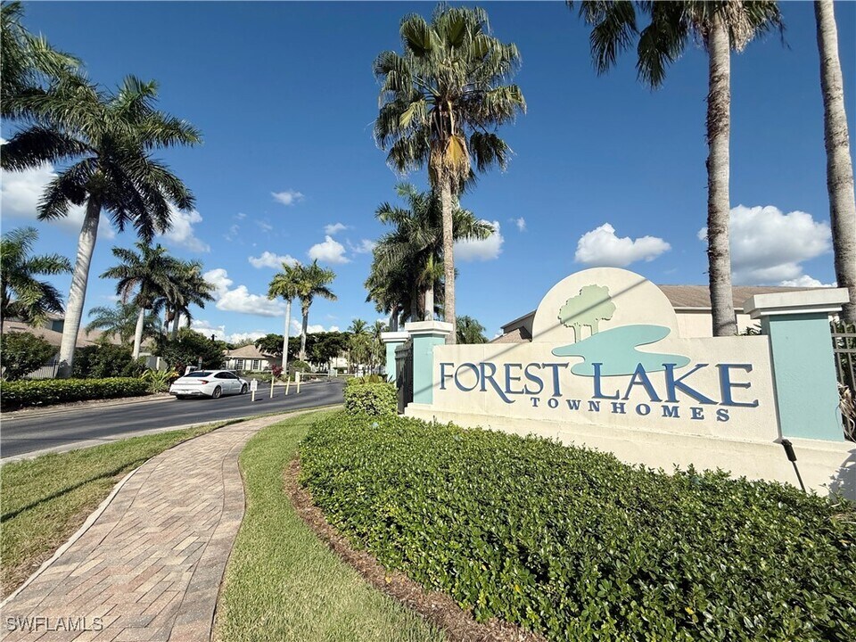 3650 Pine Oak Cir in Ft. Myers, FL - Building Photo