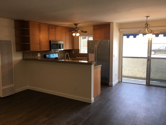 18530 Hatteras St in Los Angeles, CA - Building Photo - Building Photo
