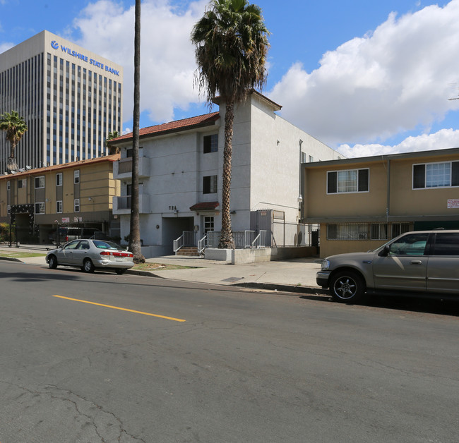 724 S New Hampshire Ave in Los Angeles, CA - Building Photo - Building Photo