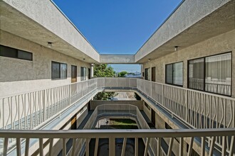 1652 W. 204th Street in Torrance, CA - Building Photo - Interior Photo