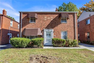 251 E 200th St in Cleveland, OH - Building Photo