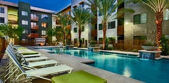 Cactus Forty-2 in Phoenix, AZ - Building Photo