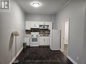 451 Simcoe St S in Oshawa, ON - Building Photo - Building Photo