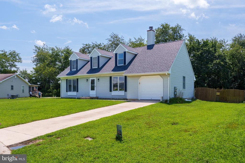 230 Sheffield Dr in Dover, DE - Building Photo