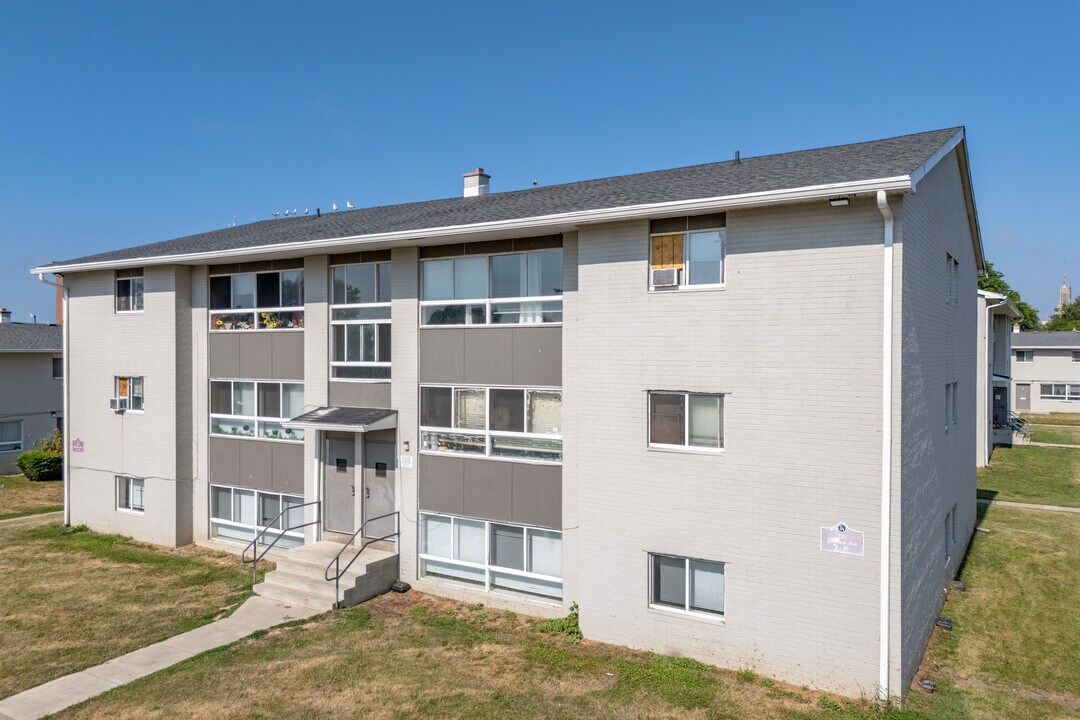 481 Clinton St in Buffalo, NY - Building Photo