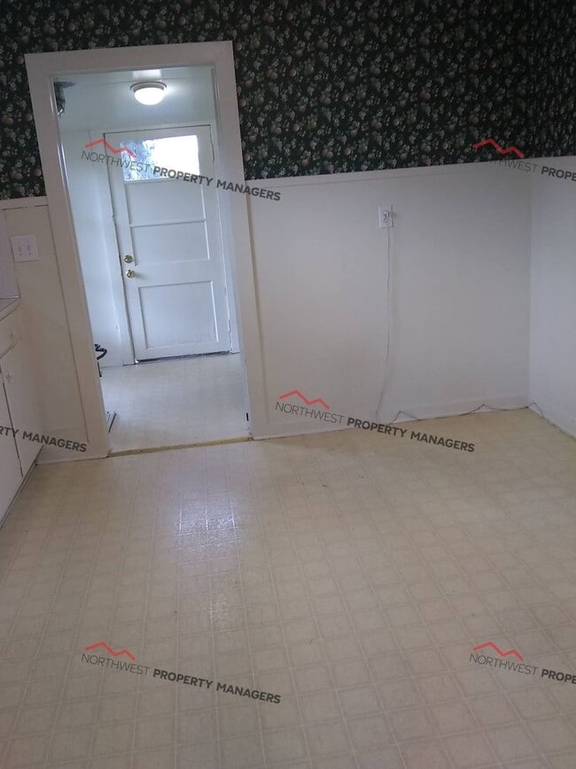 208 W Oak St in Mccleary, WA - Building Photo - Building Photo