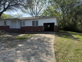 145 Airport Rd in Emory, TX - Building Photo