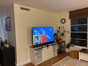 210 SW 11th St, Unit 409 in Miami, FL - Foto de edificio - Building Photo