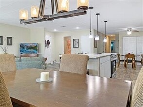 73250 Broadmoor Dr in Thousand Palms, CA - Foto de edificio - Building Photo