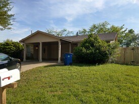 3415 Lynridge Dr, Unit B