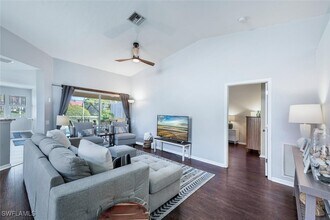 641 St Andrews Blvd in Naples, FL - Foto de edificio - Building Photo