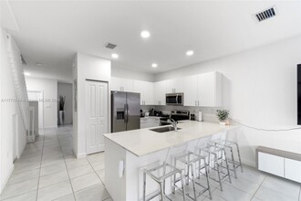 12930 SW 232nd Ln in Princeton, FL - Foto de edificio - Building Photo