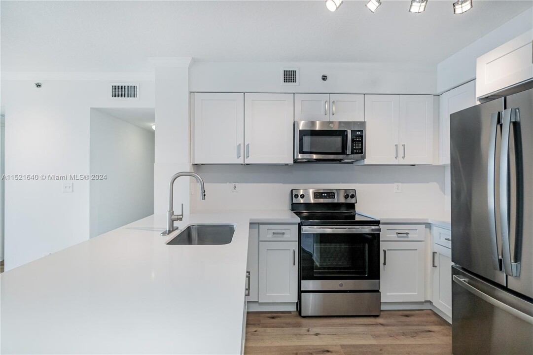 2665 SW 37th Ave, Unit 908 in Miami, FL - Building Photo