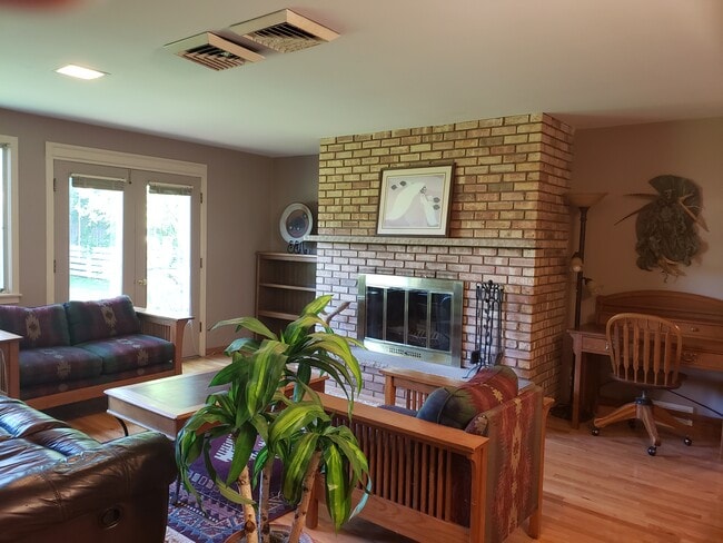 property at 1527 Prairie St