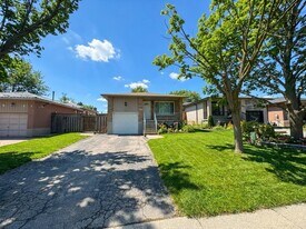 358 Templemead Dr in Hamilton, ON - Building Photo