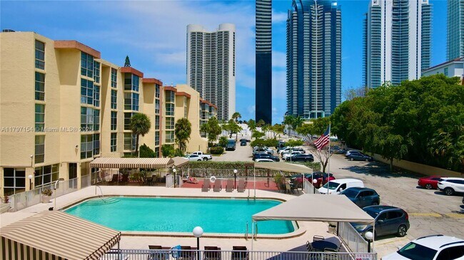 200 172nd St in Sunny Isles Beach, FL - Building Photo - Building Photo