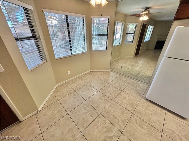 749 Rock Springs Dr in Las Vegas, NV - Foto de edificio - Building Photo