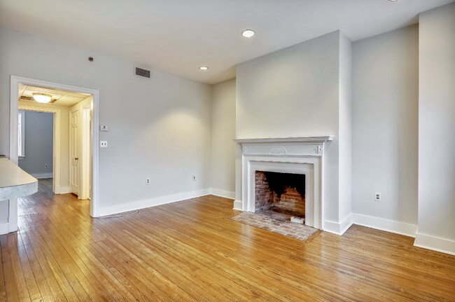 3041-3041 M St NW in Washington, DC - Building Photo - Building Photo
